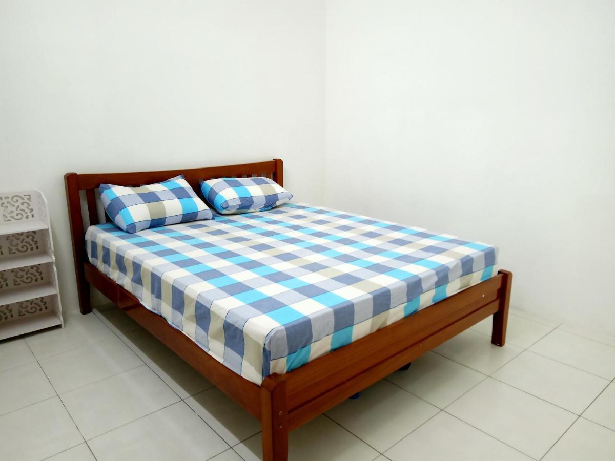Idaman 2 With 3 And 2 Bathroom Private House Not Sharing With Private Parking Free Wifi Holiday home