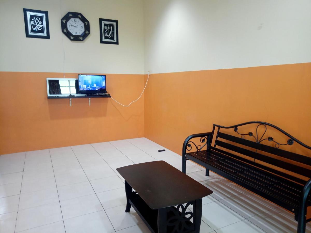 Idaman 2 With 3 And 2 Bathroom Private House Not Sharing With Private Parking Free Wifi Holiday home Bukit Kayu Hitam