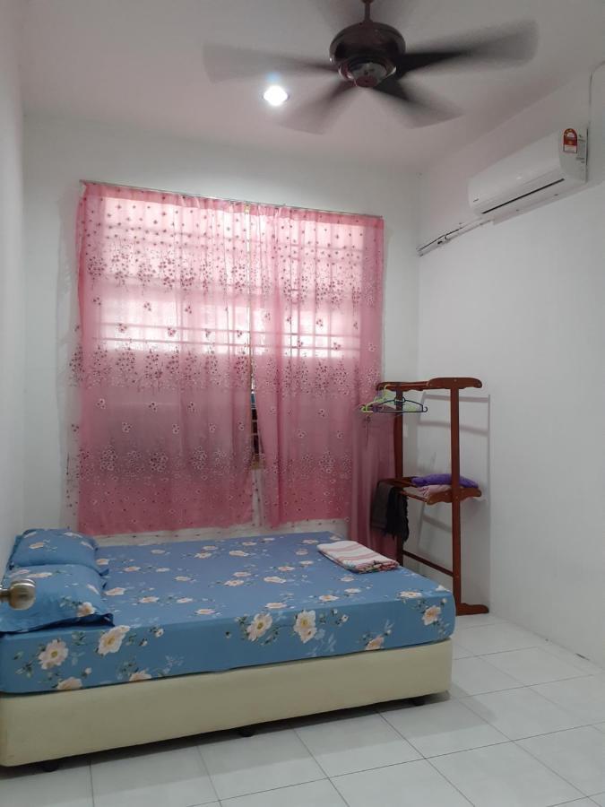 Idaman 2 With 3 And 2 Bathroom Private House Not Sharing With Private Parking Free Wifi *