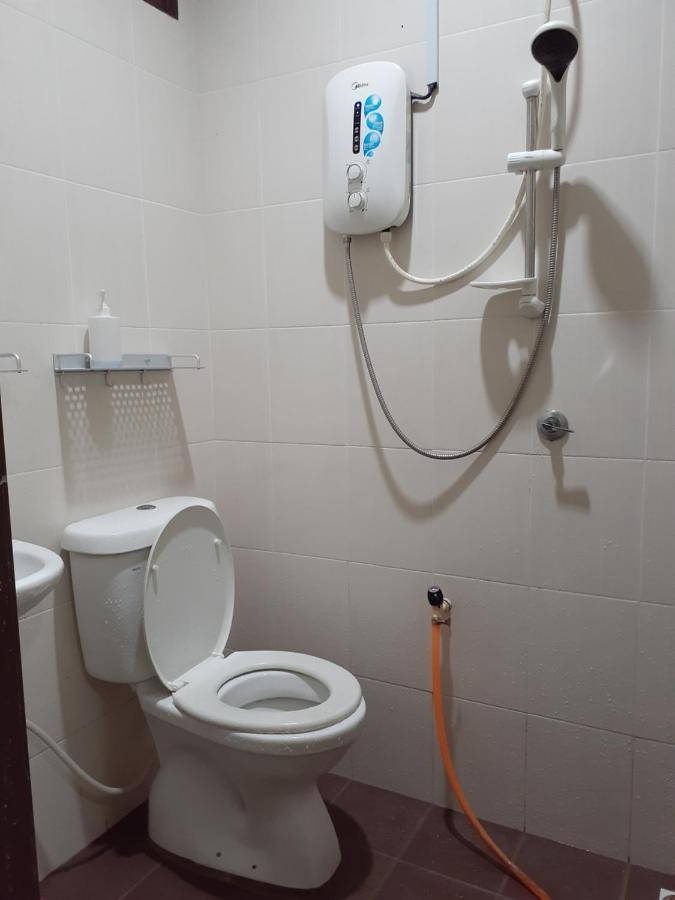 Idaman 2 With 3 And 2 Bathroom Private House Not Sharing With Private Parking Free Wifi Holiday home Bukit Kayu Hitam