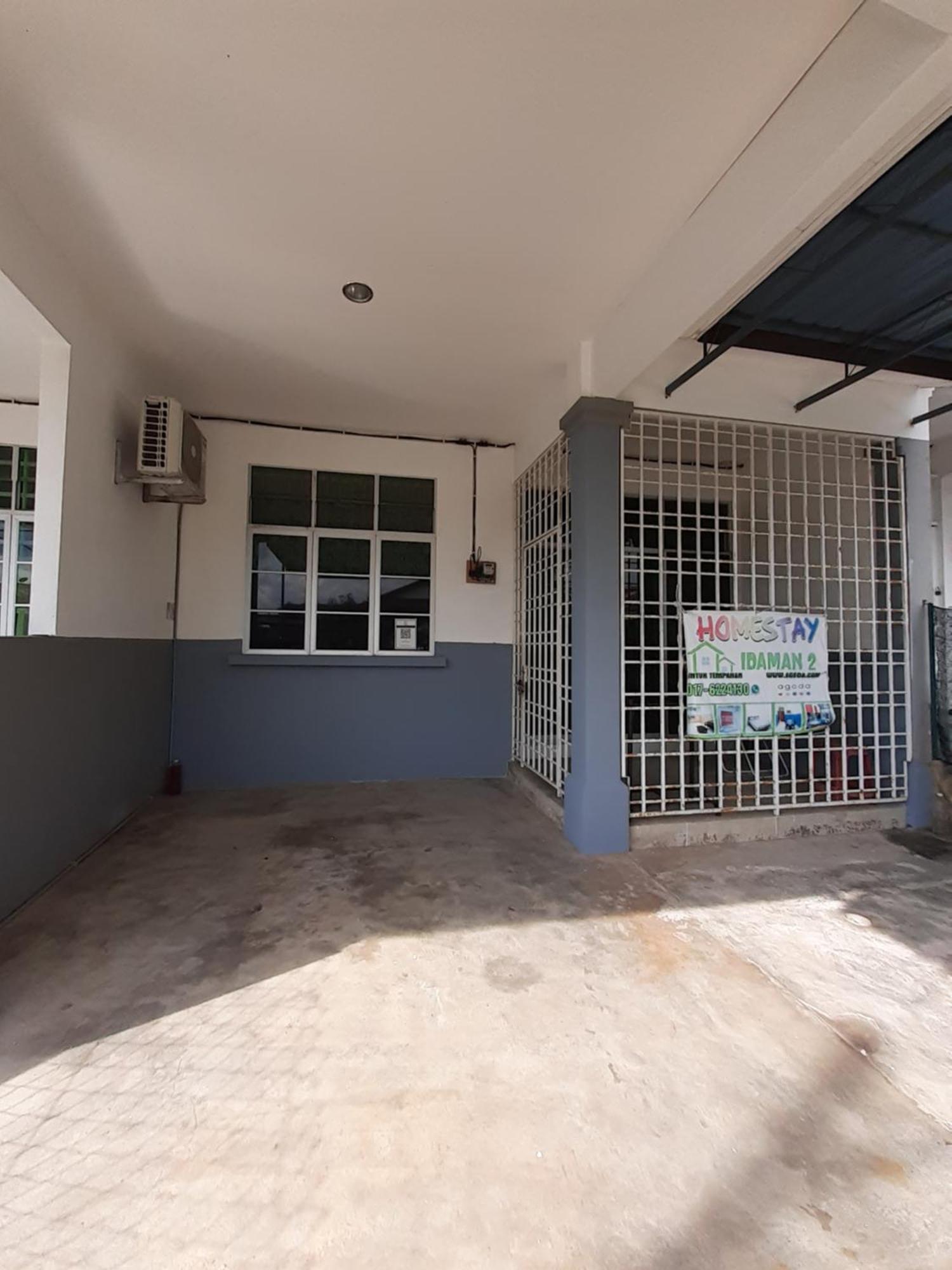 Idaman 2 With 3 And 2 Bathroom Private House Not Sharing With Private Parking Free Wifi Holiday home Bukit Kayu Hitam